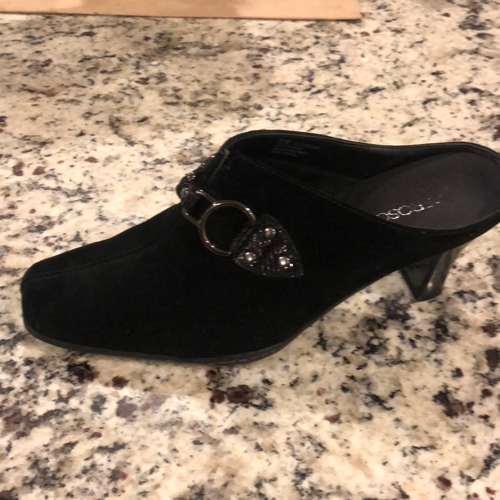 Aerosoles suede shoes
